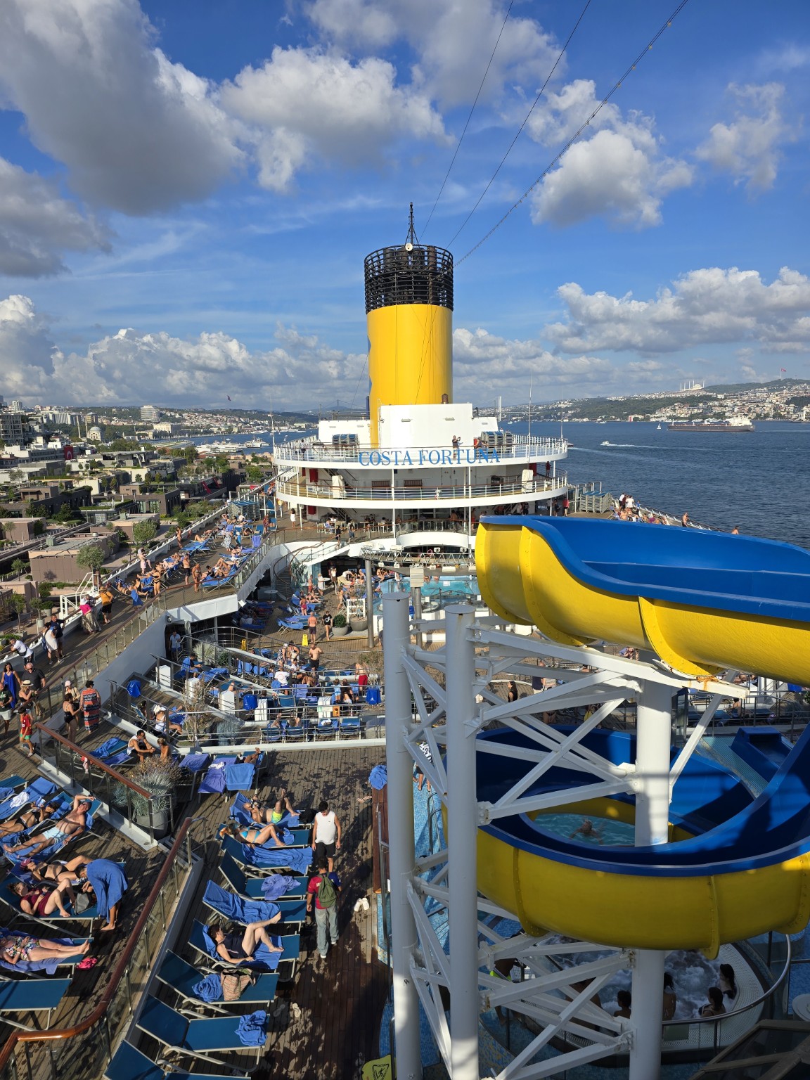 Auf dem Oberdeck der Costa Fortuna