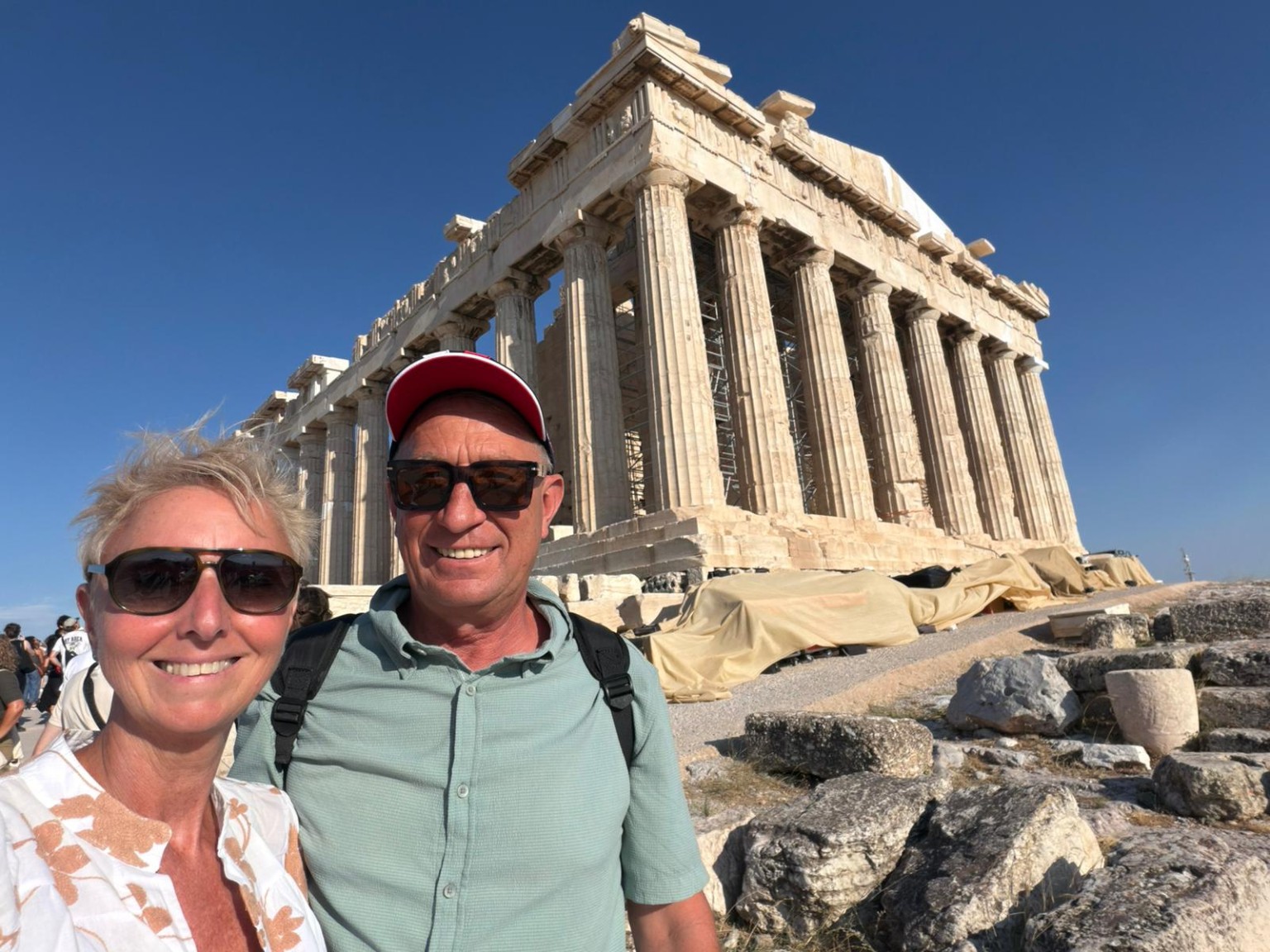 Vor dem Parthenon in Athen
